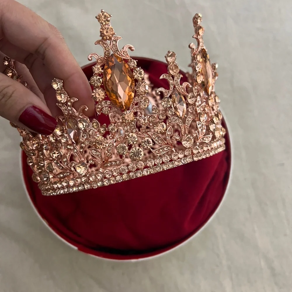 Beautiful Rose Gold Rhinestones Crown - Picture 4 of 14